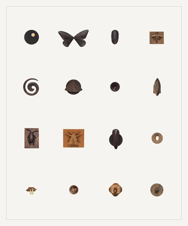 16 small wooden sculptures